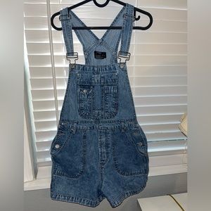 No Boundaries 90’s denim overalls (juniors/womens)
